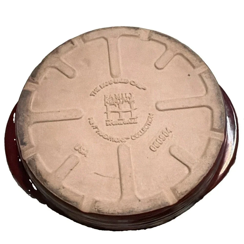 Pampered Chef Family Heritage Stoneware 9in 2.4 qt Oven Freezer Microwave Safe.